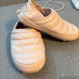 The North Face THERMOBALL traction Mules V - Light Pink Quilted Slip-Ons